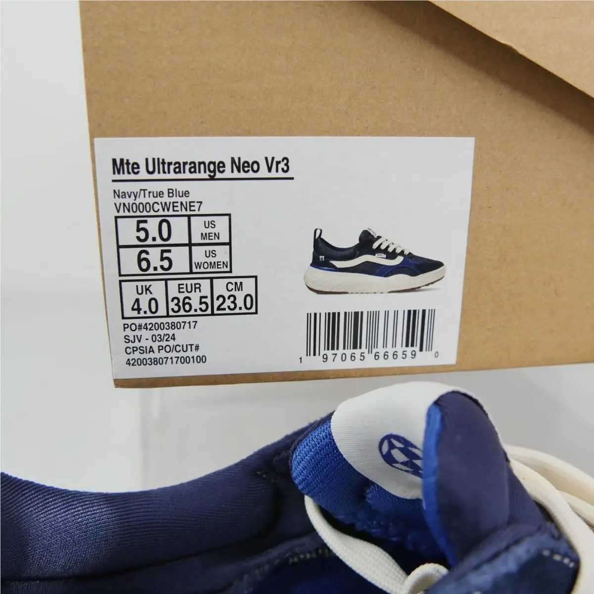Vans shoes - Vans MTE Ultrarange Neo VR3 - VN000CWENE7 - Blue 9