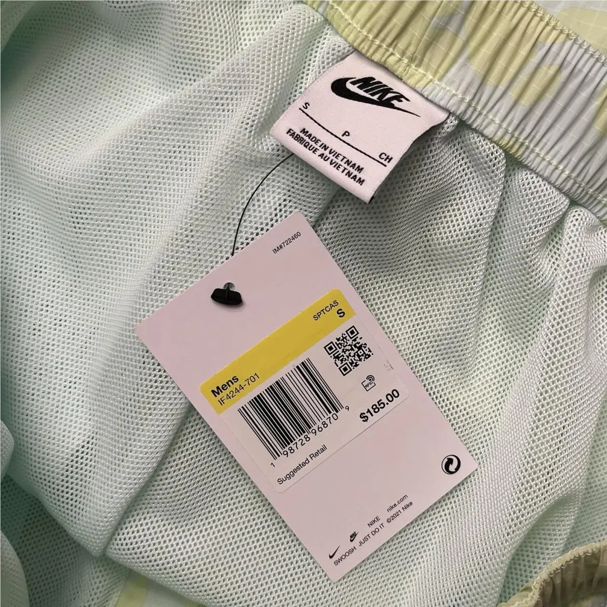 Nike clothing - Green (UPC: 198728968709) 0