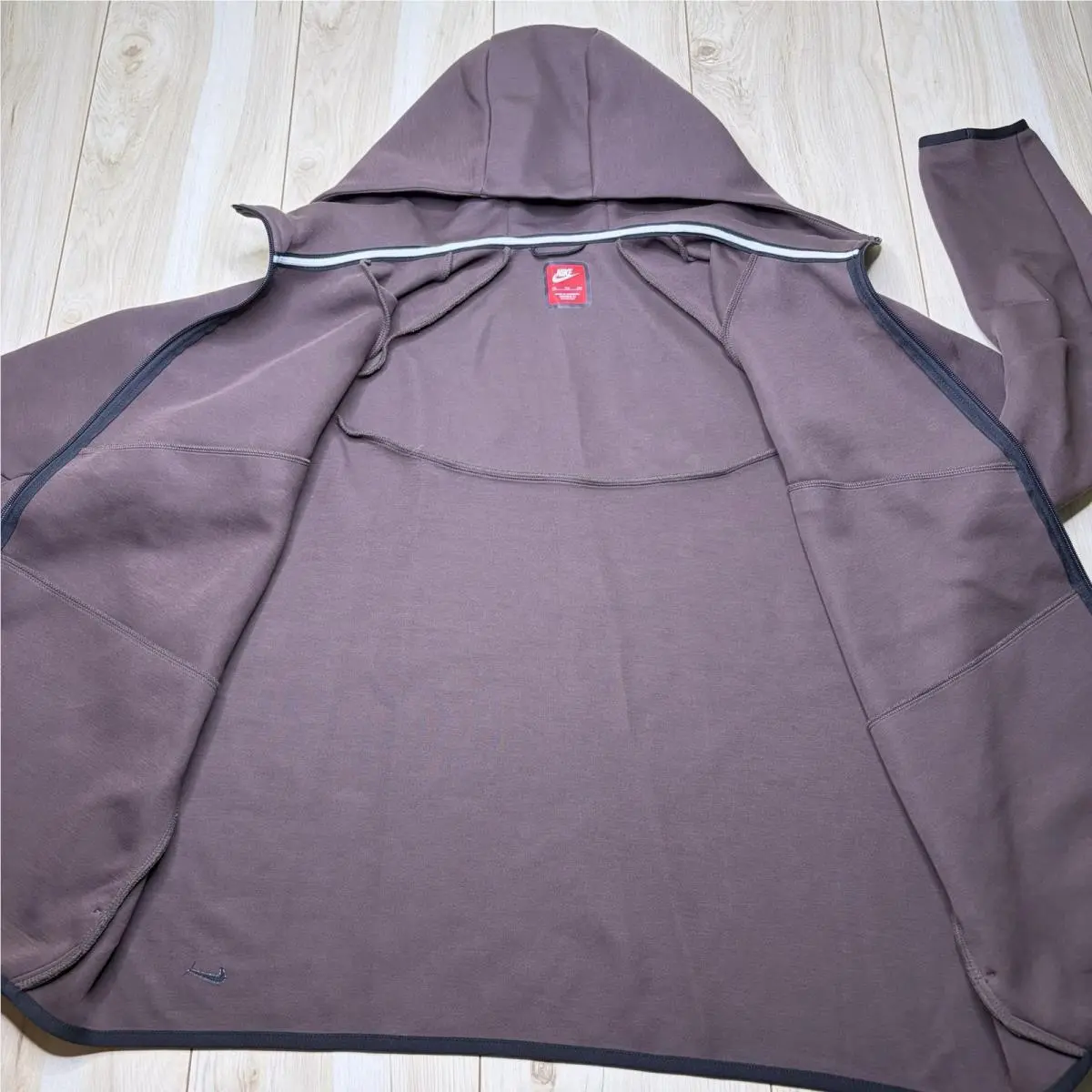 Nike clothing - Brown 7