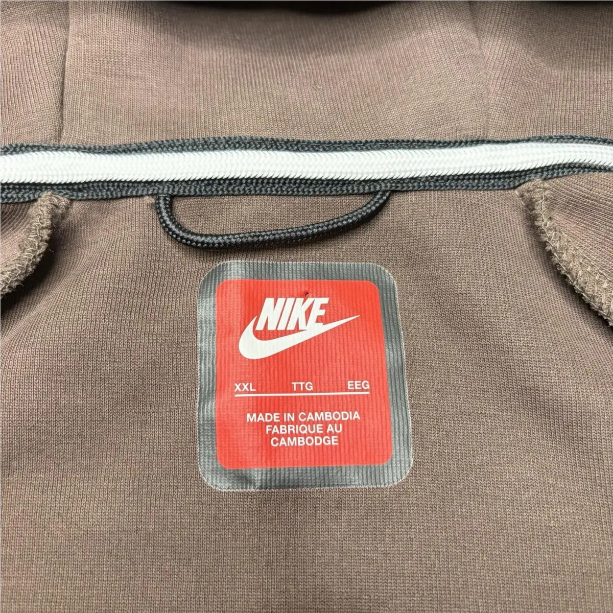 Nike clothing - Brown 4