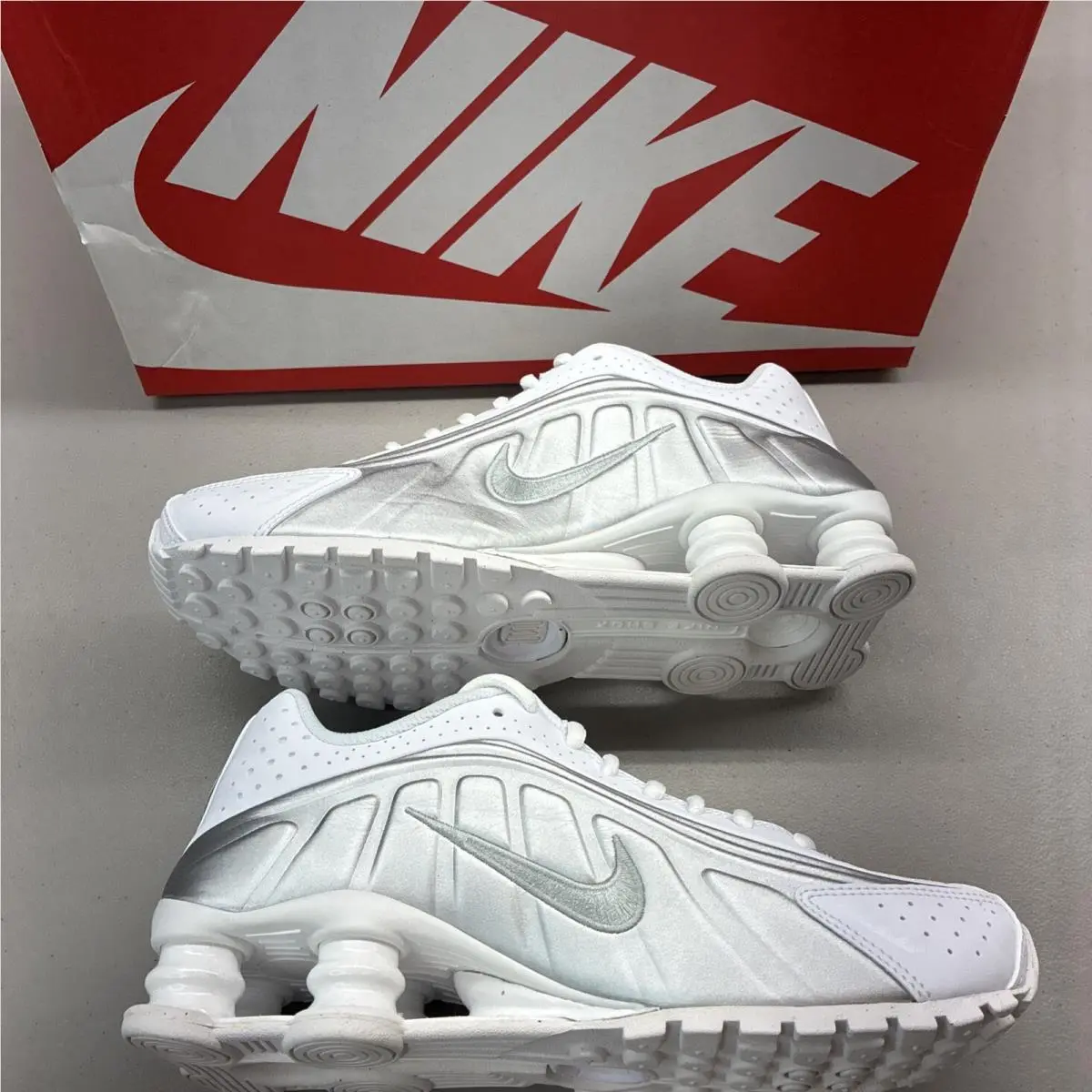 Nike shoes - Nike Shox R4 - Shox - White (UPC: 197863922256) 0
