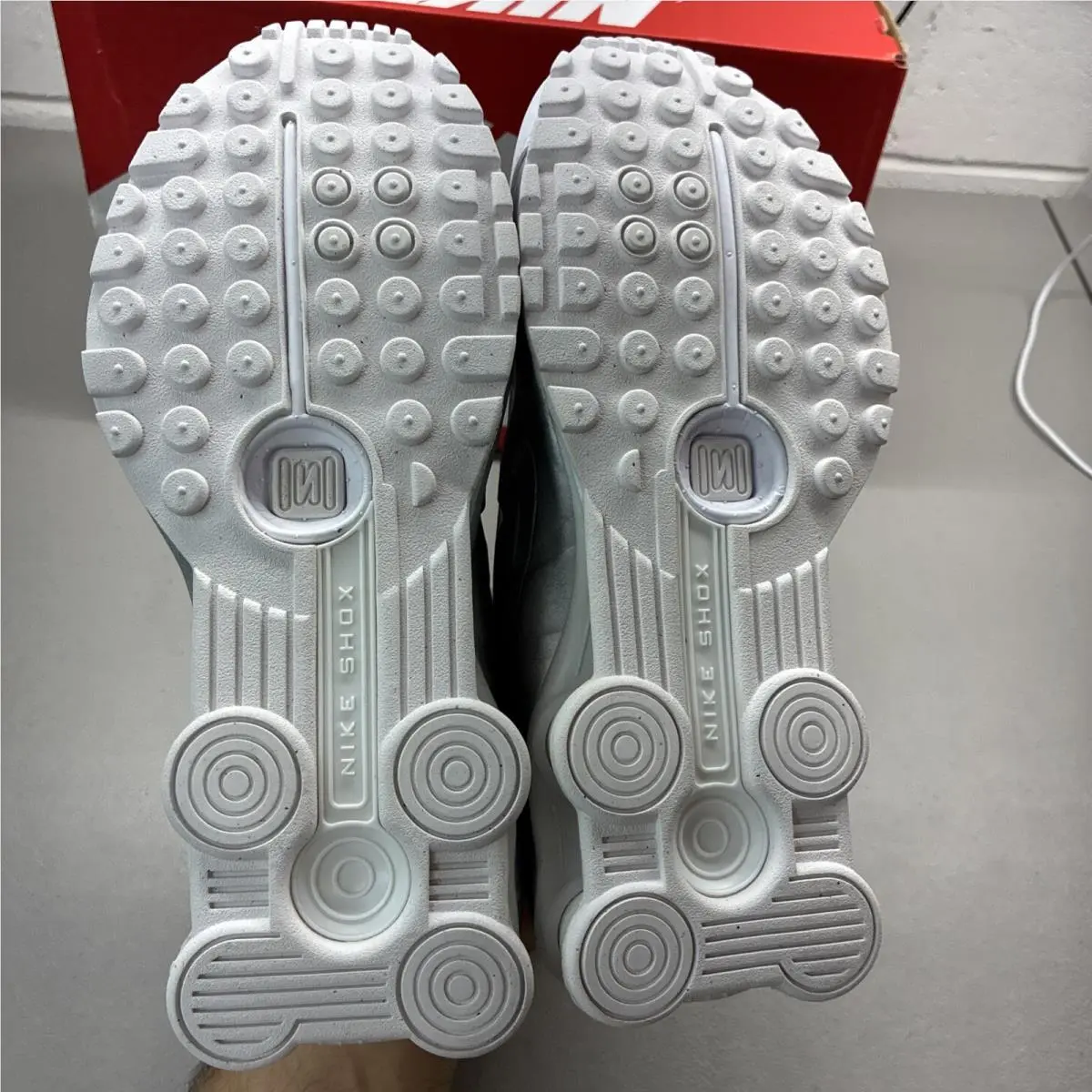 Nike shoes - Nike Shox R4 - Shox - White (UPC: 197863922256) 4