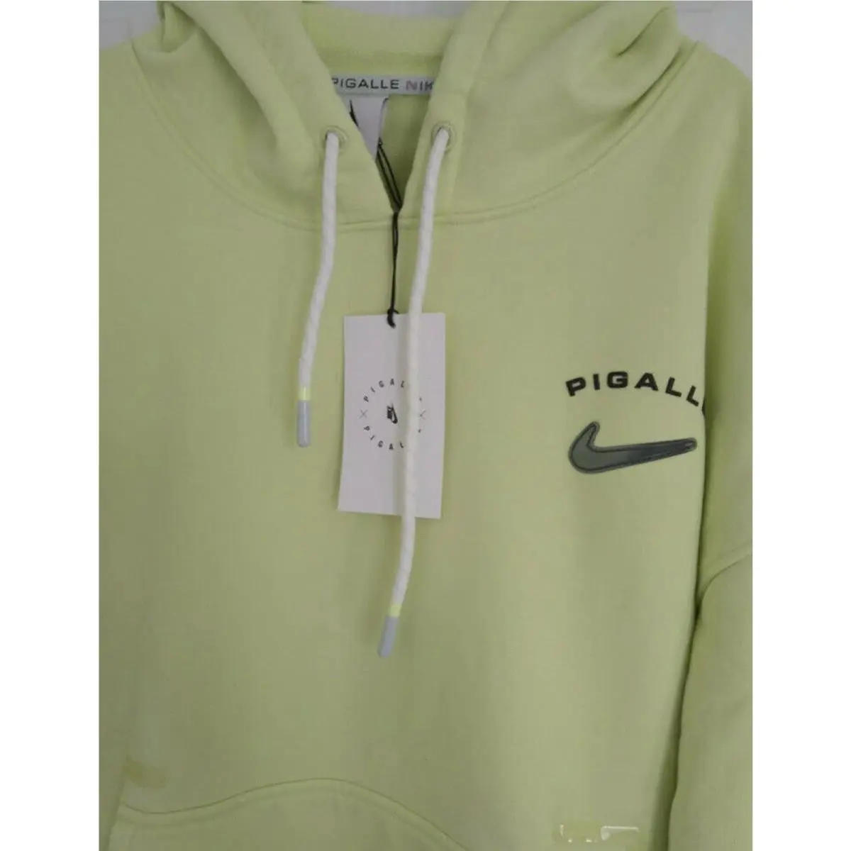 Nike clothing - luminous green 3