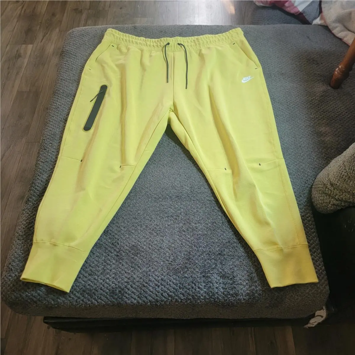 Nike clothing - Nike - DA2043010 - Yellow (UPC: 0194495901567) 3