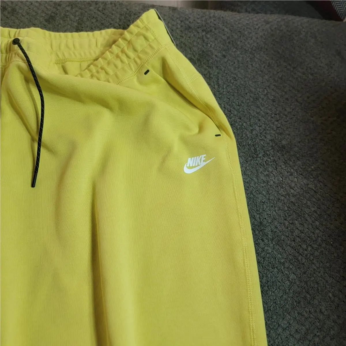 Nike clothing - Nike - DA2043010 - Yellow (UPC: 0194495901567) 6