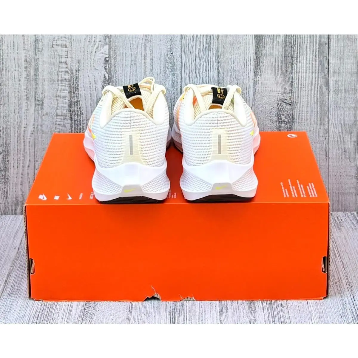 Nike shoes - White 3