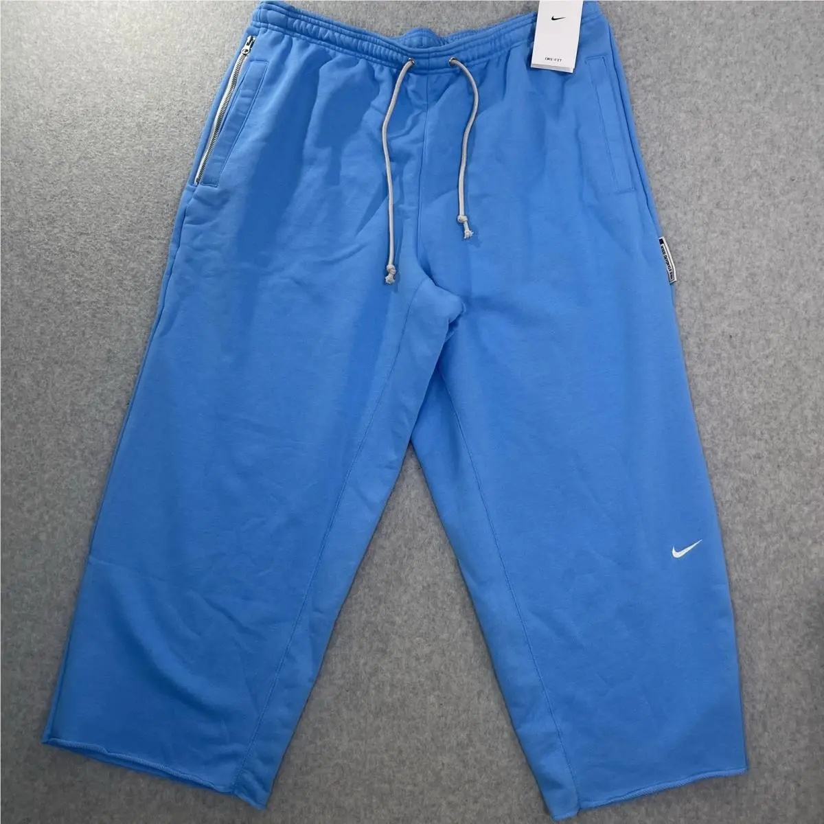 Nike clothing - Blue (UPC: 198482158477) 0