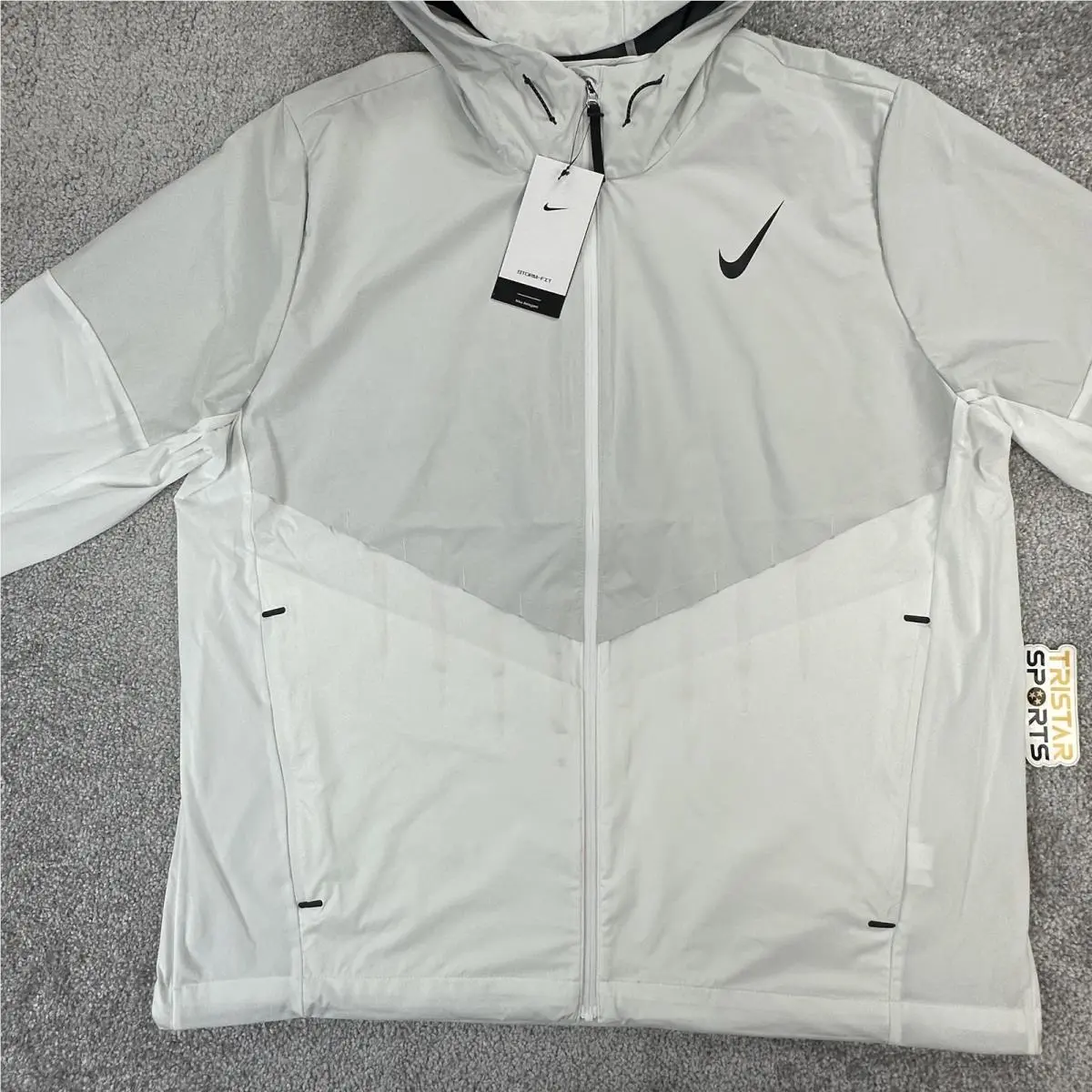 Nike clothing - White (UPC: 197598762370) 0