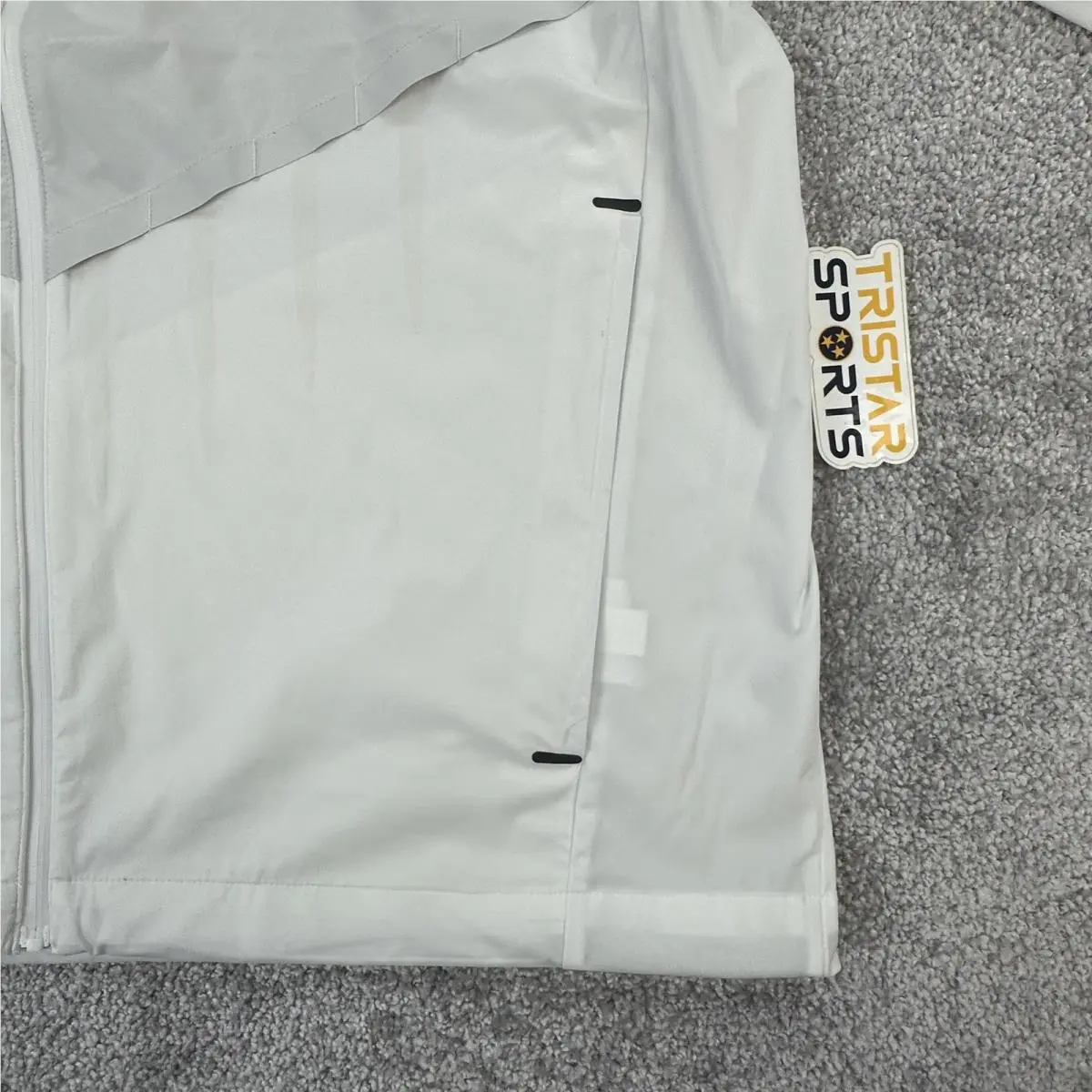 Nike clothing - White (UPC: 197598762370) 1