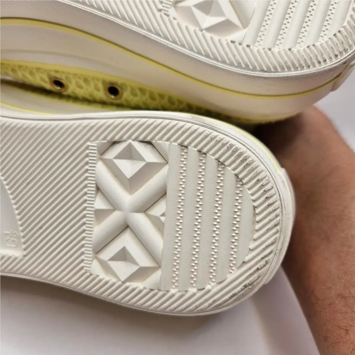 Converse shoes - Yellow 3