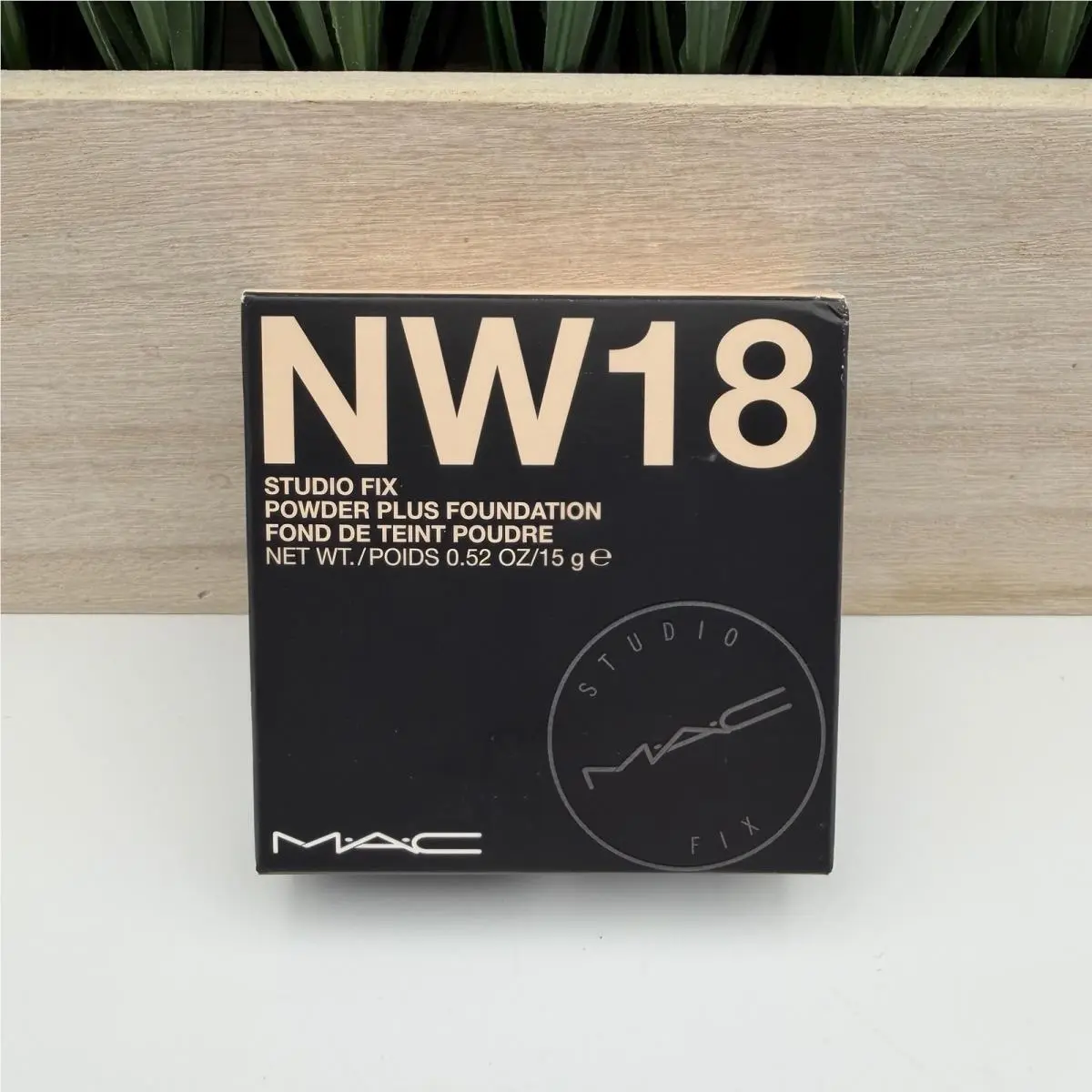 Mac NW18 Studio Fix Powder Plus Foundation Talc Formula by MAC Cosmetics