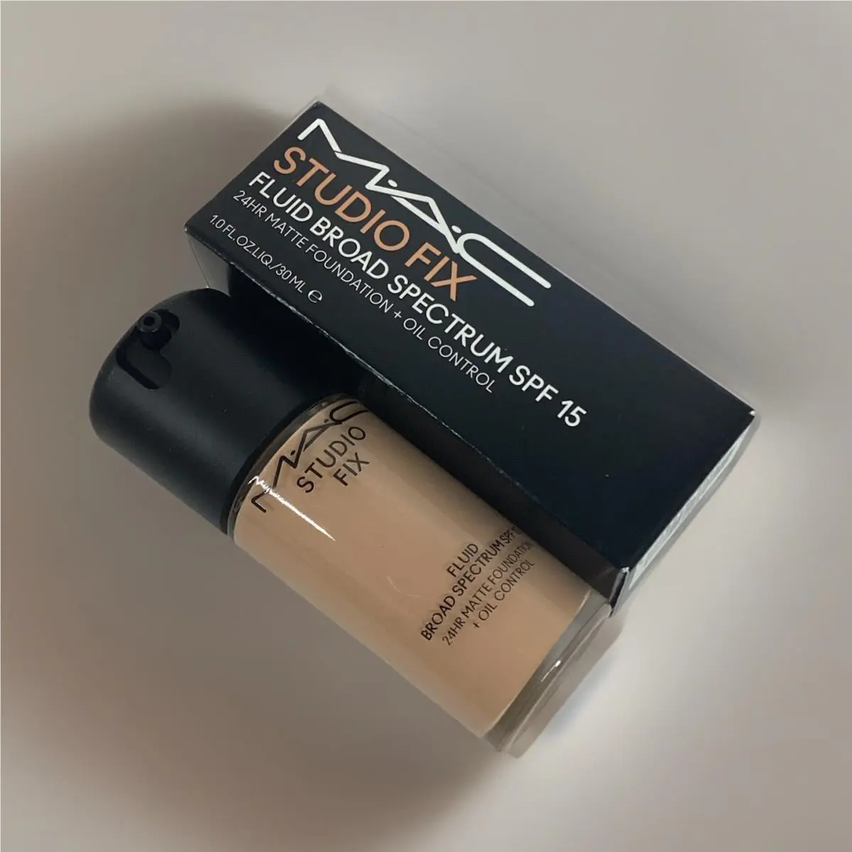 Mac Studio Fix NC20 Fluid Spf 15 /24 Hr Matte Foundation+oil Control 1oz by MAC Cosmetics