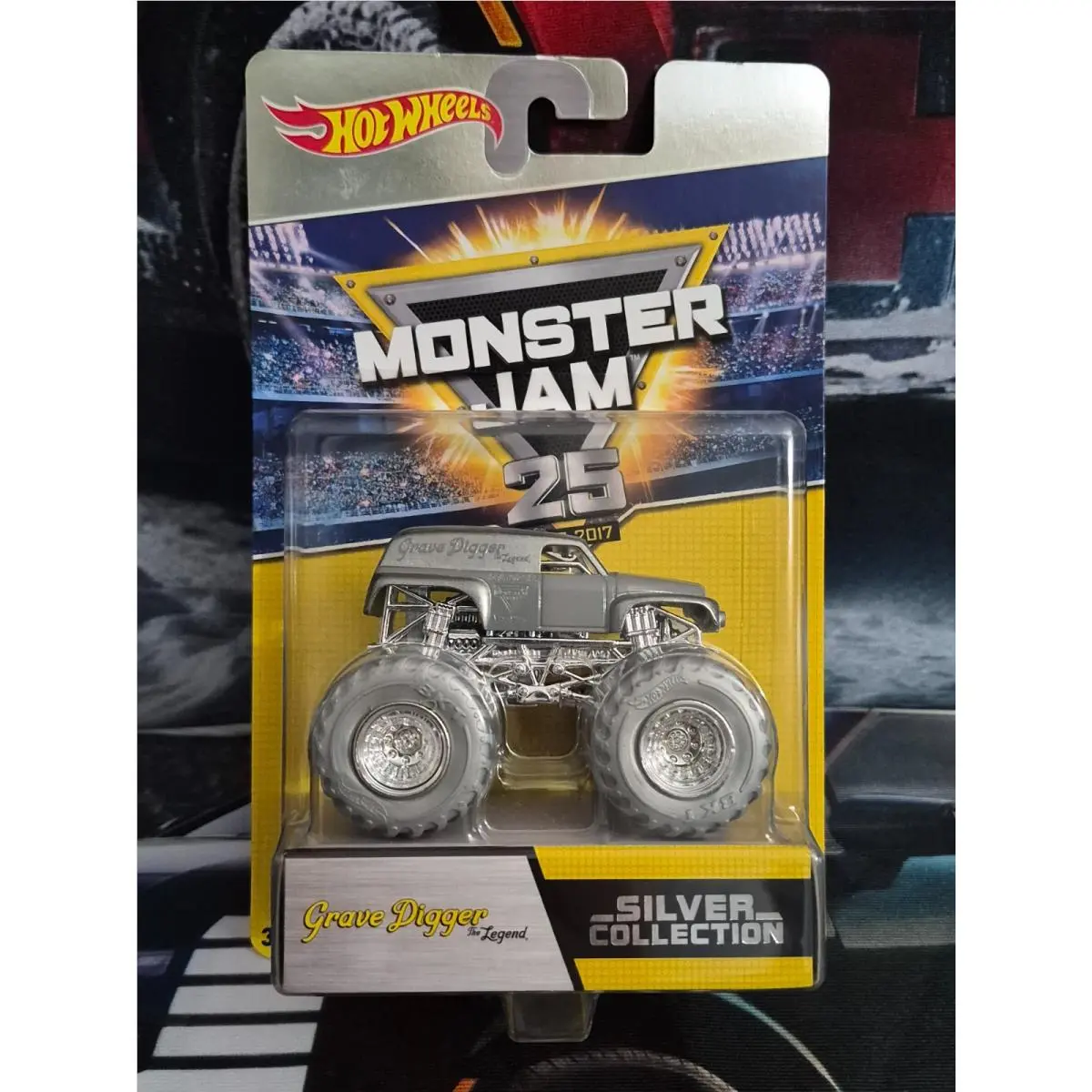 Hot Wheels Monster Jam Silver Collection Grave Digger The Legend