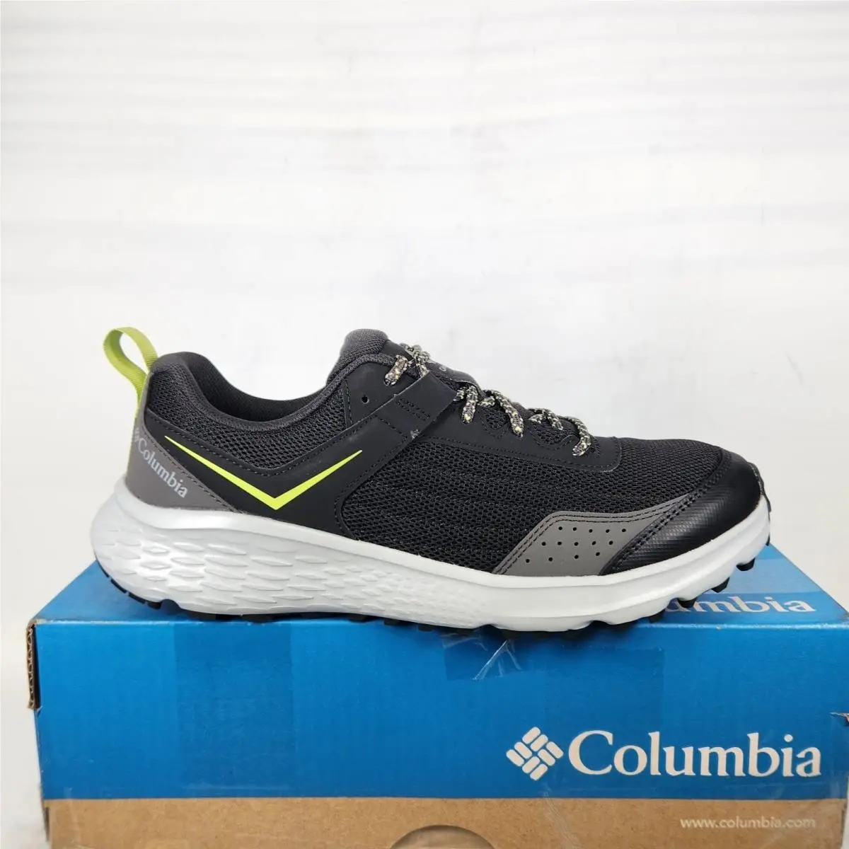 Vertisol Trail Shoes Mens Size 8 Black Napa Green Omni-max Hiking Shoes by Columbia