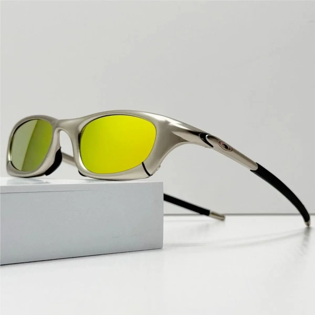 Mag Four Magnesium 4 Sunglasses Silver Frame Yellow Lens with Extras by Oakley