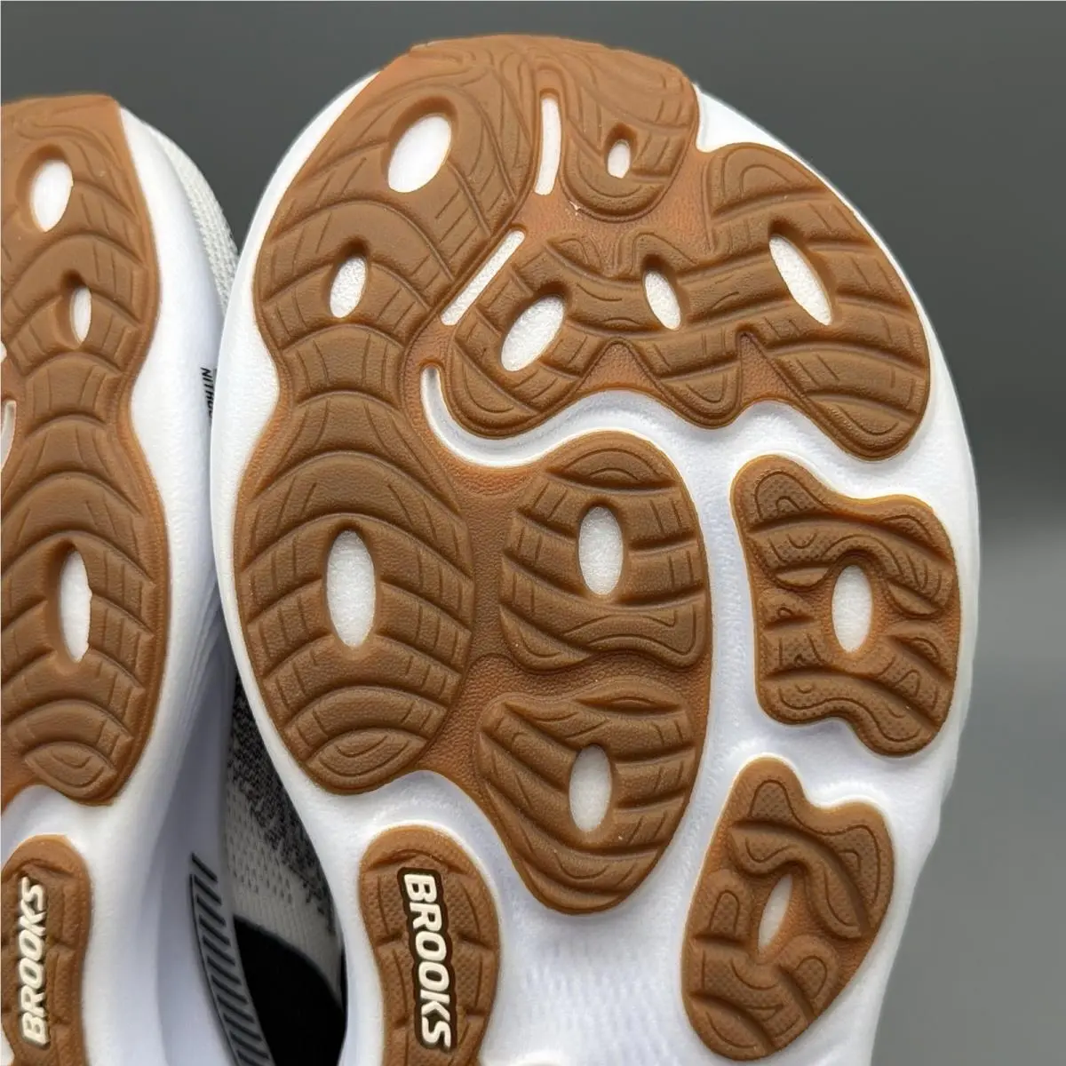 Brooks shoes - Brooks Adrenaline GTS 25 - Adrenaline GTS - 1204431B189 - White/Black (UPC: 0195394665123) 12