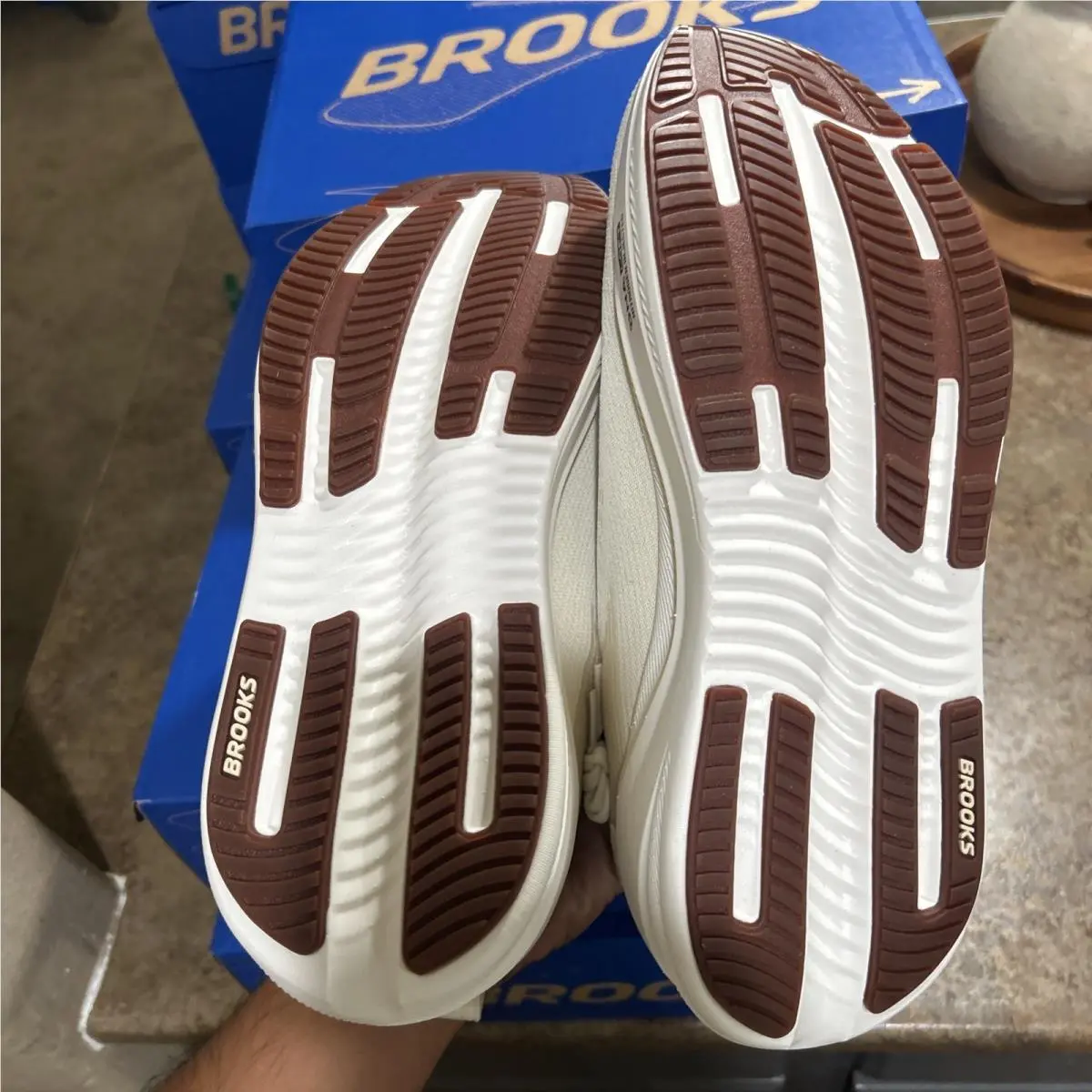 Brooks shoes - Brooks Ghost Max - Ghost Max - Blue 2