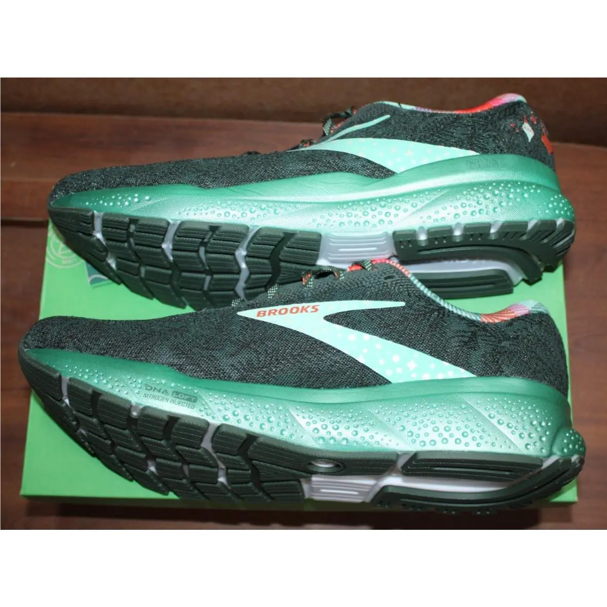 Brooks shoes - Brooks Ghost 16 - Ghost - Green 1