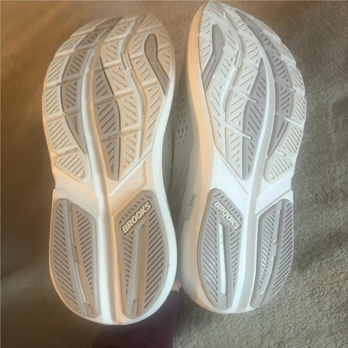 Brooks shoes - Brooks Ghost Max 3 - Ghost Max - 120457 1B 181 - White 2