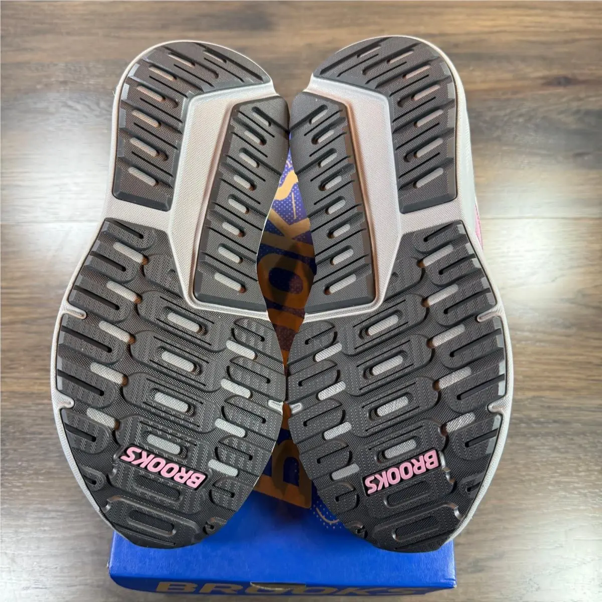 Brooks shoes - Ariel GTS 26 - Ariel GTS - 120444 1D 094 - Oyster Mushroom / Alloy / Pink (UPC: 195394754940) 9