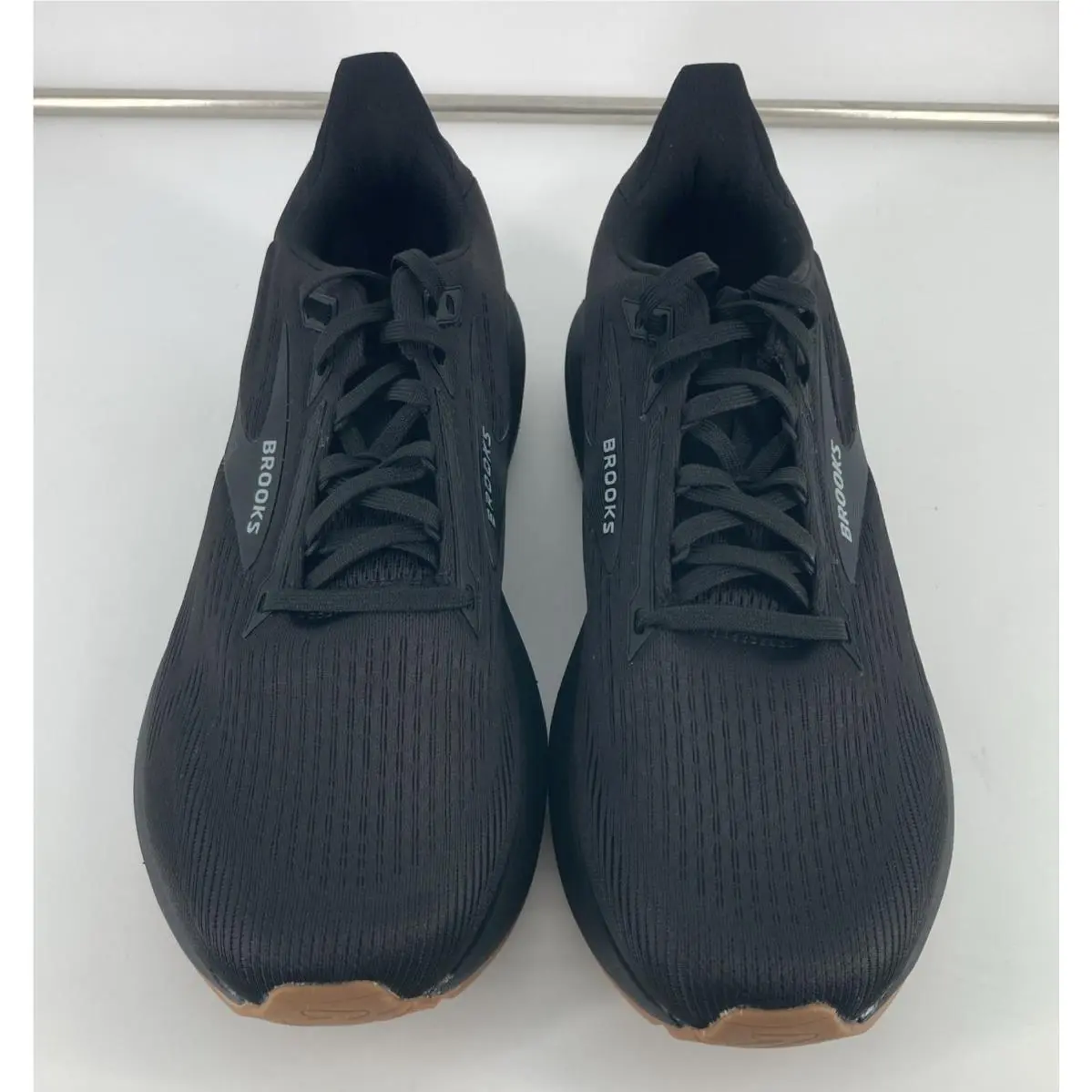 Brooks shoes - Revel 8 - Revel - 1104681D072110 - Black (UPC: 195394683882) 1