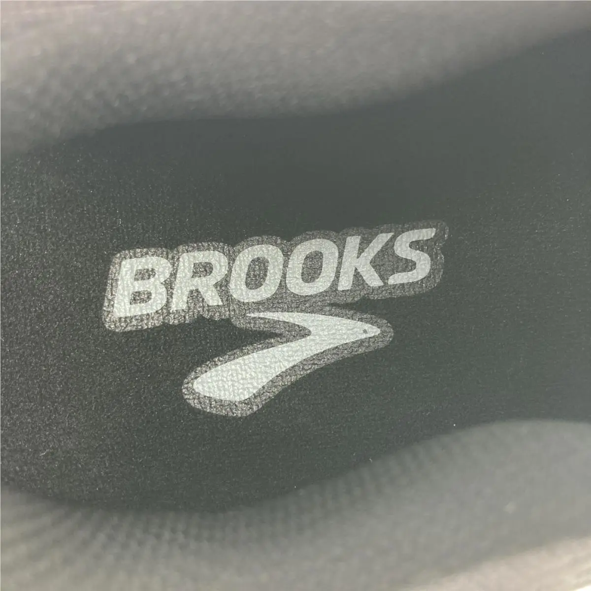 Brooks shoes - Revel 8 - Revel - 1104681D072110 - Black (UPC: 195394683882) 8