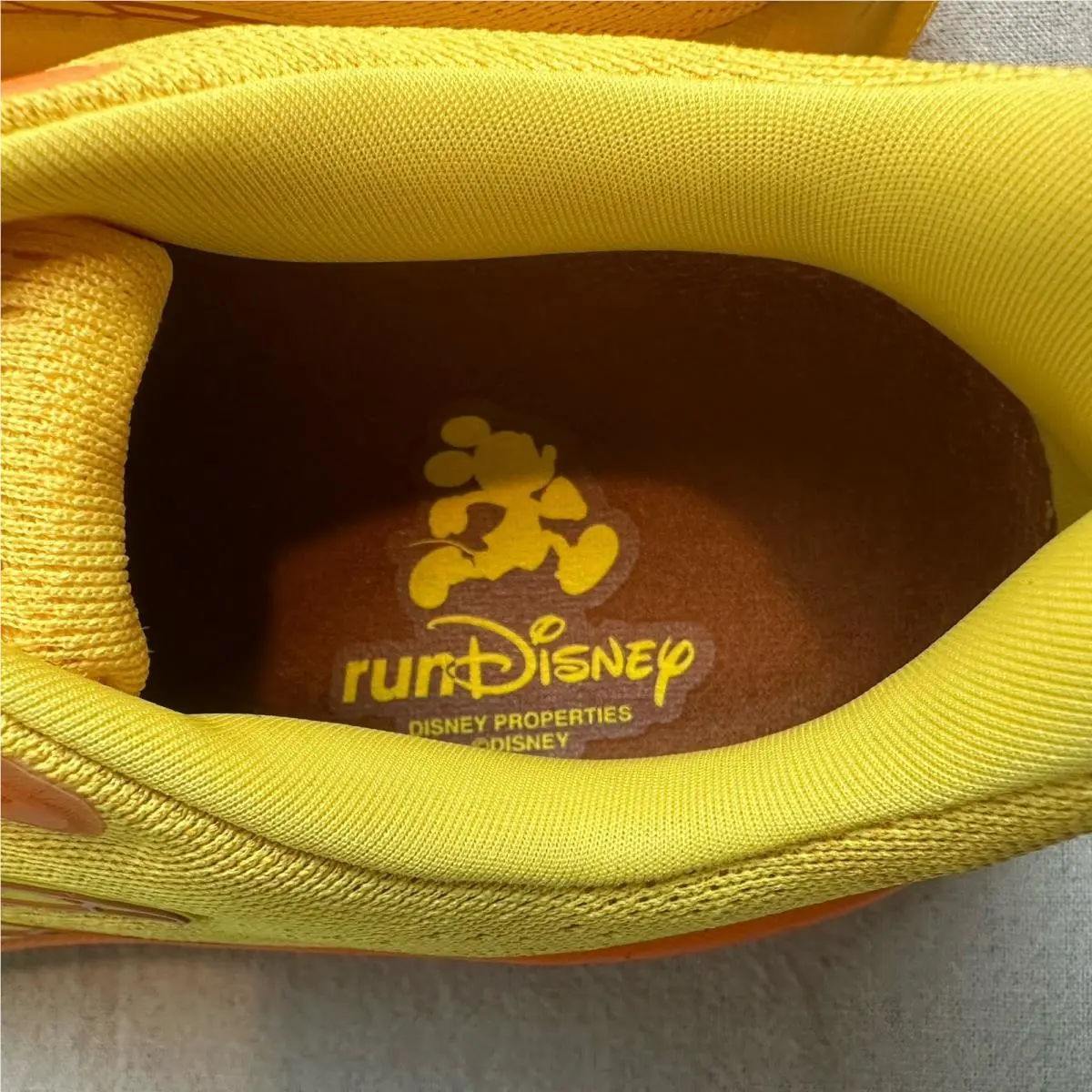 Brooks shoes - Brooks Ghost 17 Winnie The Pooh - Yellow 9