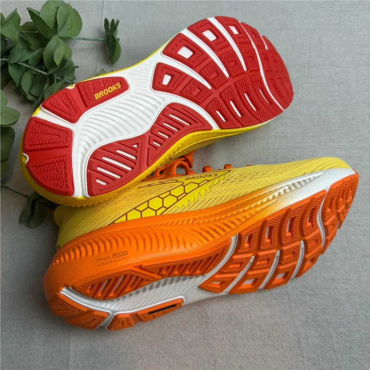 Brooks shoes - Brooks Ghost 17 Winnie The Pooh - Yellow 11