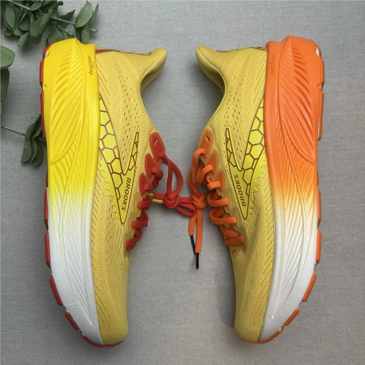 Brooks shoes - Brooks Ghost 17 Winnie The Pooh - Yellow 1