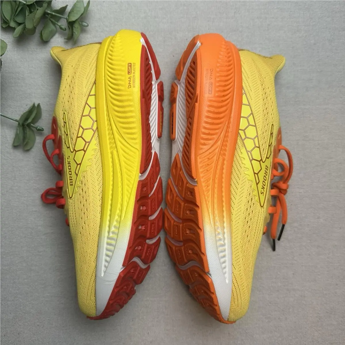 Brooks shoes - Brooks Ghost 17 Winnie The Pooh - Yellow 2