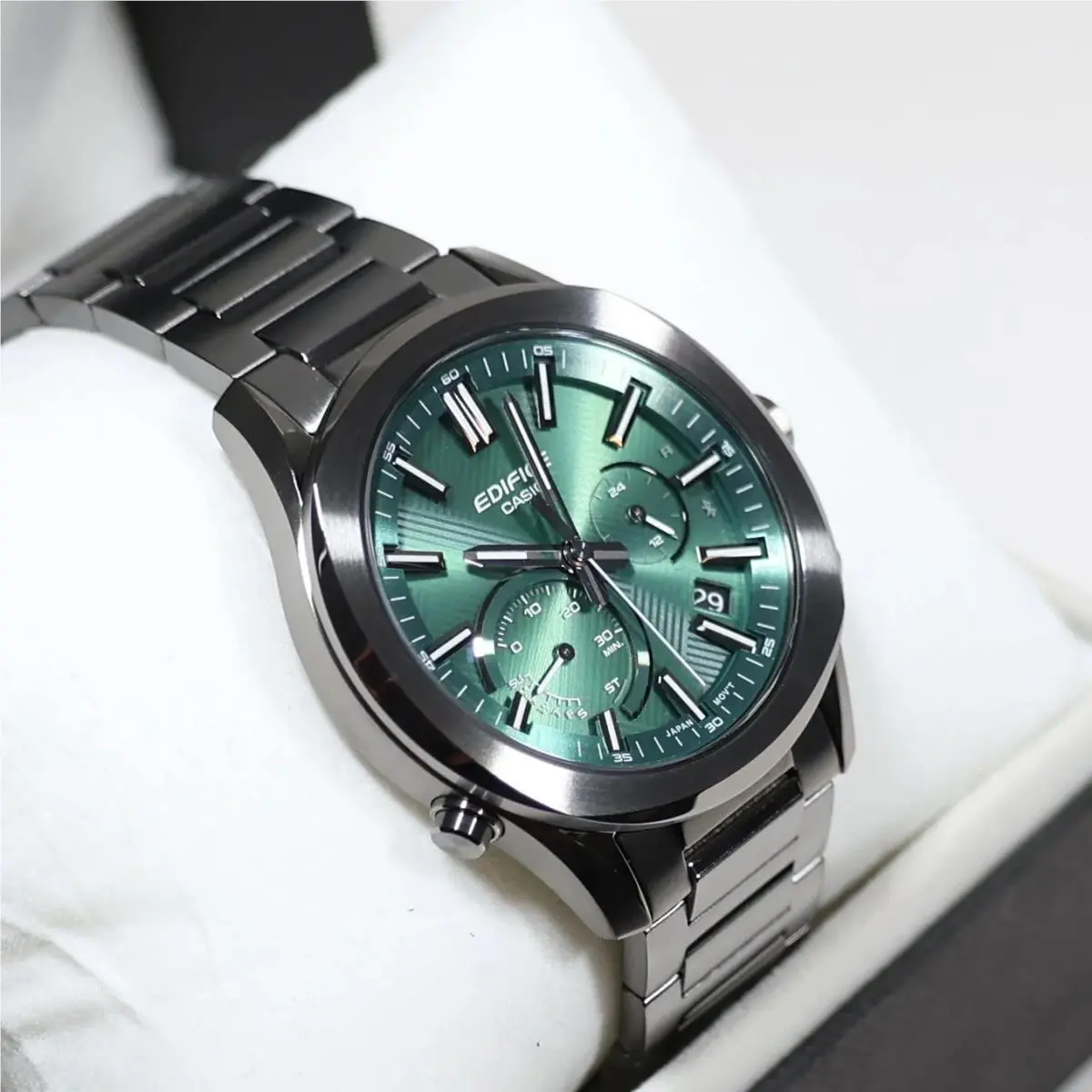 Casio Edifice Solar Green Dial Men`s Chronograph Watch EQB-1300DC-3AEF