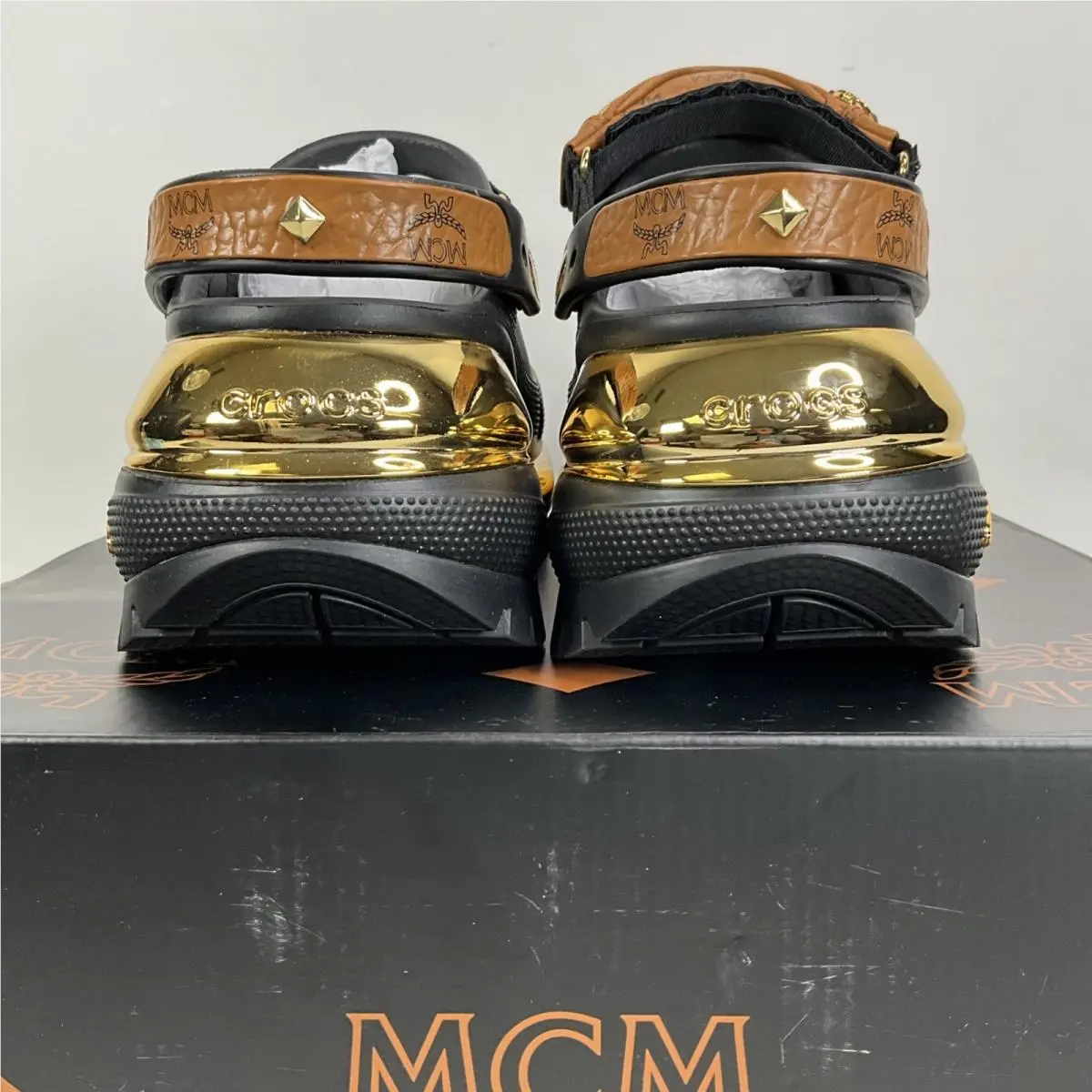Crocs shoes - mcm x crocs crush - mcm crush - 209357-001 - Black (UPC: 196265104185) 2