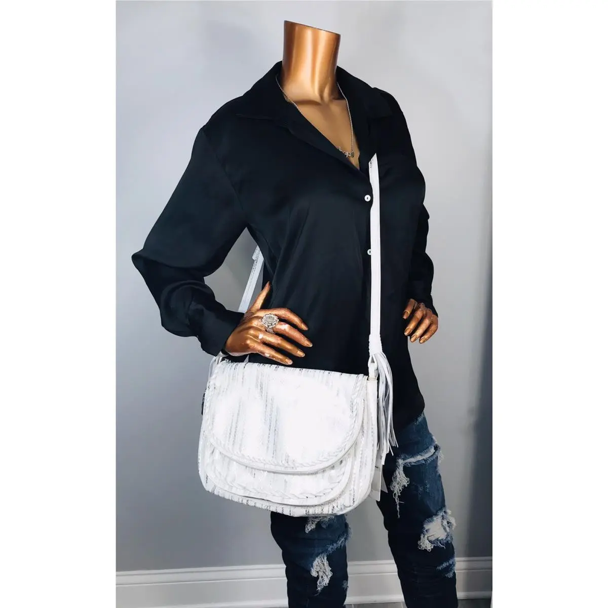 Tommy Bahama Crossbody Bag Purse White Silver Logo Zippers Adjust Strap
