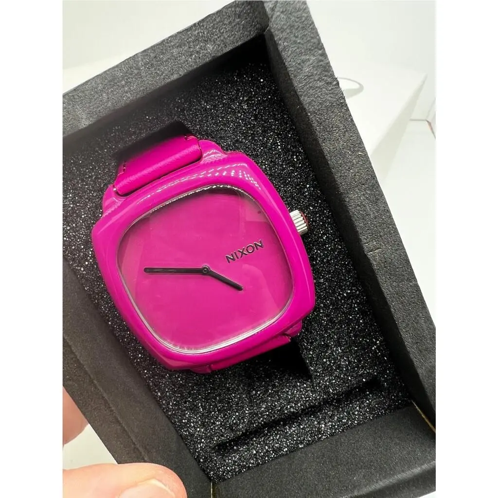 Shutter Rhodo A167 698 by Nixon