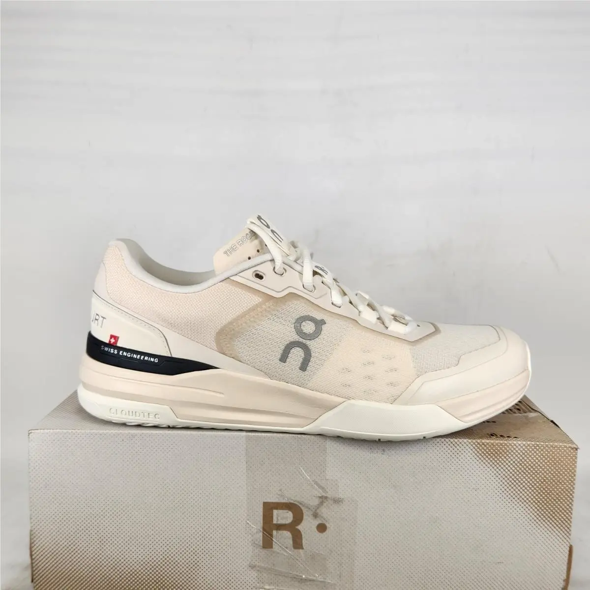 On Running The Roger Adv Pro Sneakers Mens Size 8.5 Cream Black Tennis Shoes