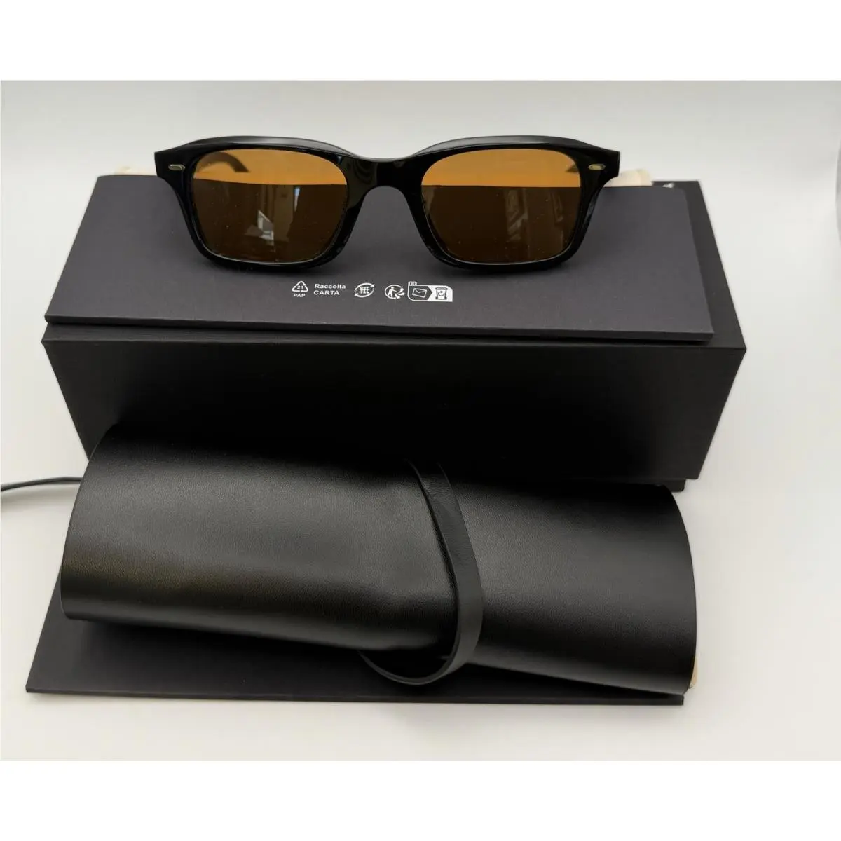 N.08 Sun OV5588SU 173153 Black/cognac by Oliver Peoples
