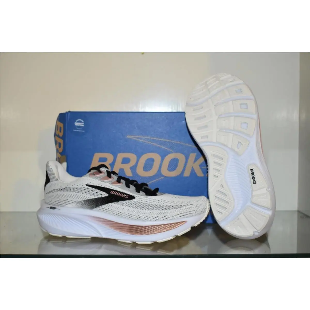 Brooks shoes - Brooks Ghost 17 - Ghost - 120431 1B 105 - White 1