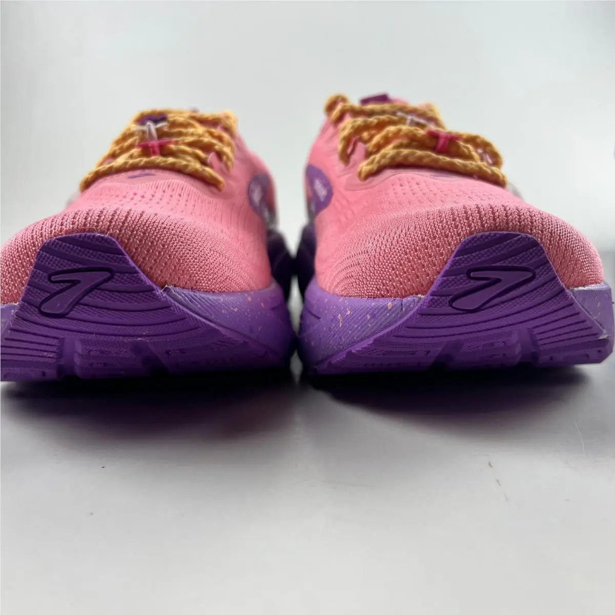 Brooks shoes - Brooks Ghost 17 - Ghost - 110562 1D 654 - Pink 9