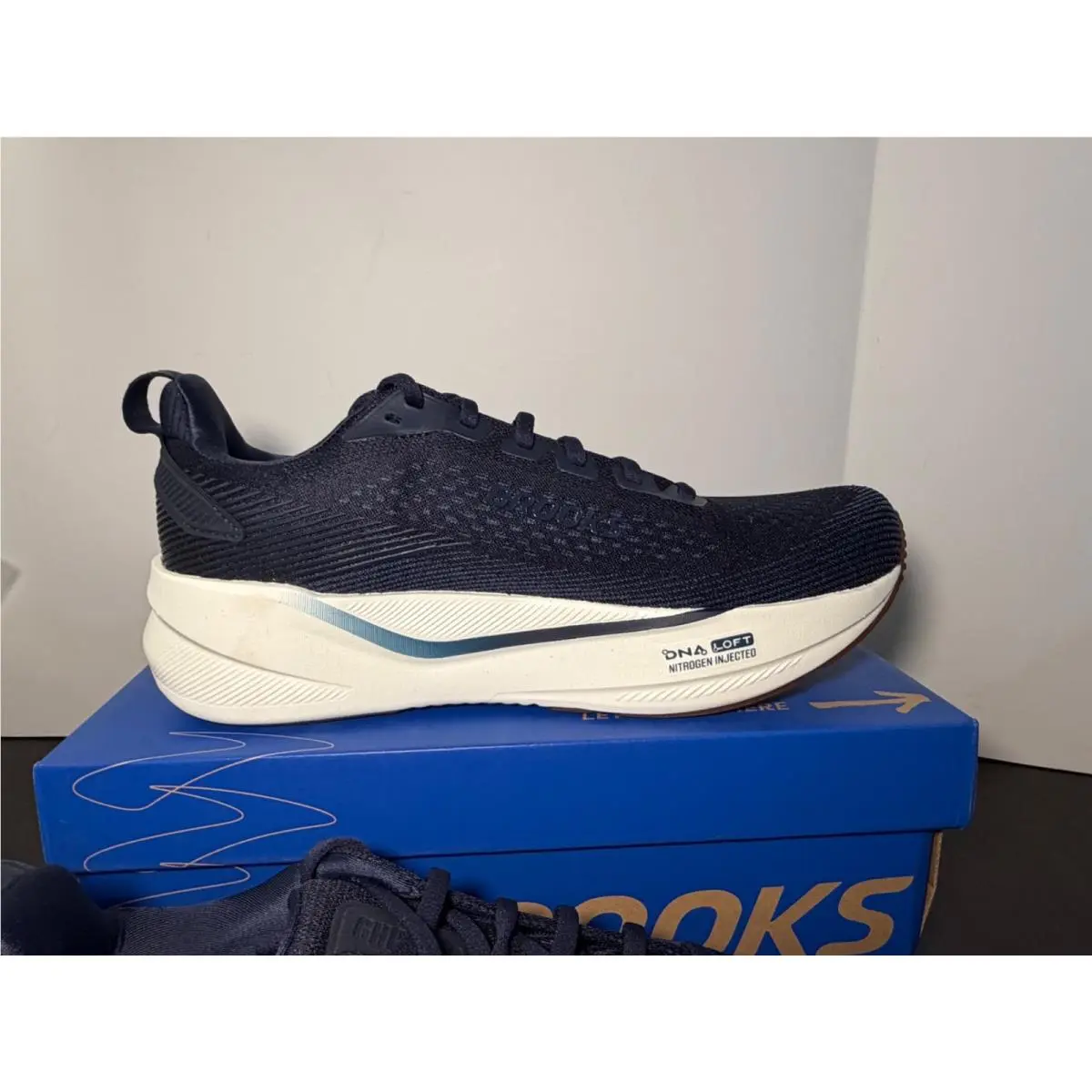 Brooks shoes - Brooks Ghost Max - Ghost Max - Navy, Cream 1