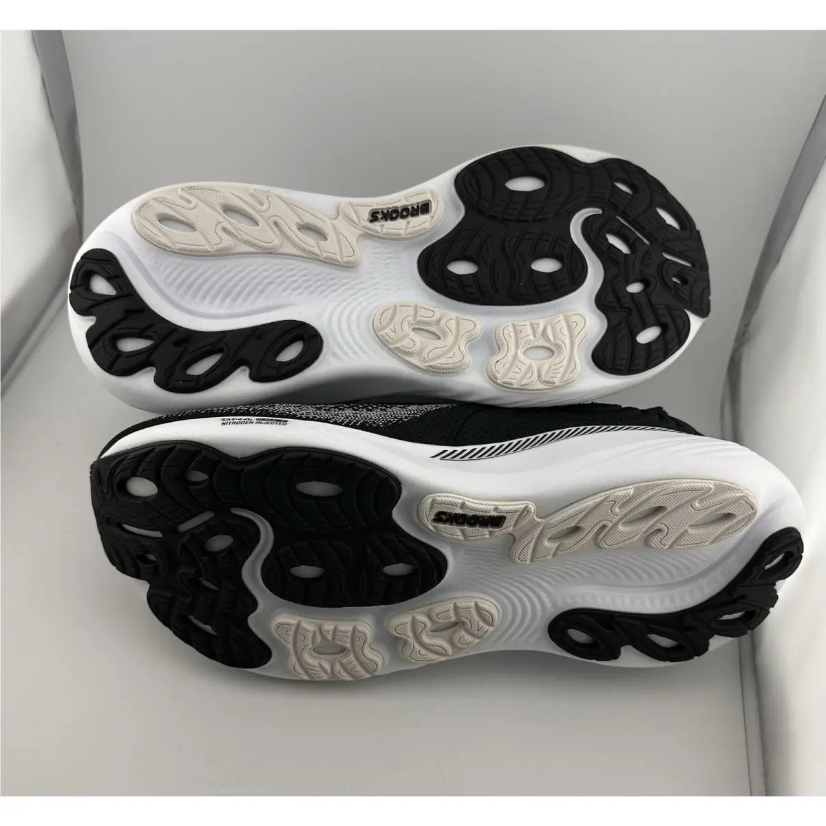 Brooks shoes - Brooks Adrenaline GTS 25 - Adrenaline GTS - Black Grey White 6