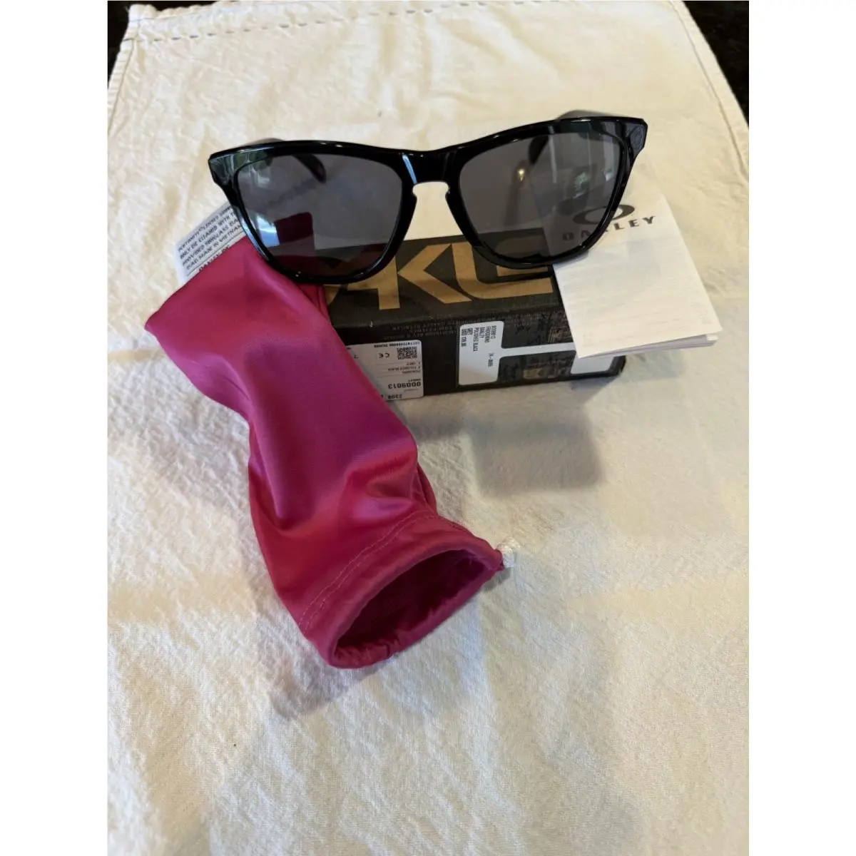 Oakley Frogskins Sunglasses O09013--24-306 Polished Black/grey Lens