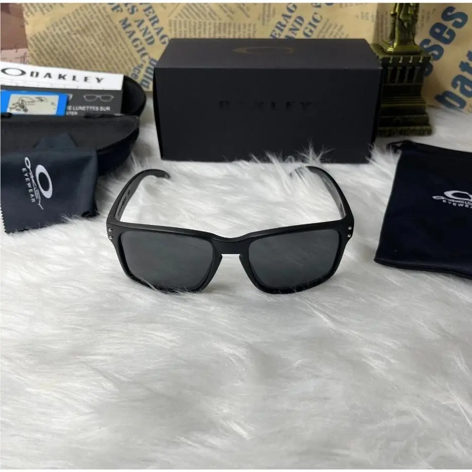 Oakley Holbrook Sunglasses Matte Black Frame Polarized Black Lens UV400