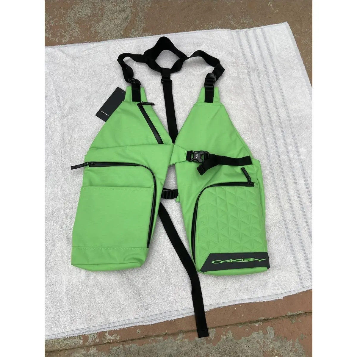 Body Bag Vest Bag Laser Green Adjustable Wearable Deadstock W/tags by Oakley