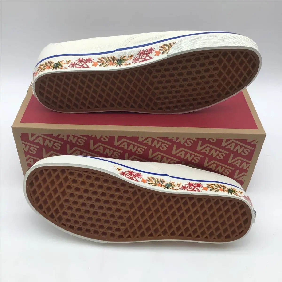 Vans shoes - Vans Authentic Sidewall Print - Authentic Sidewall Print - White 3