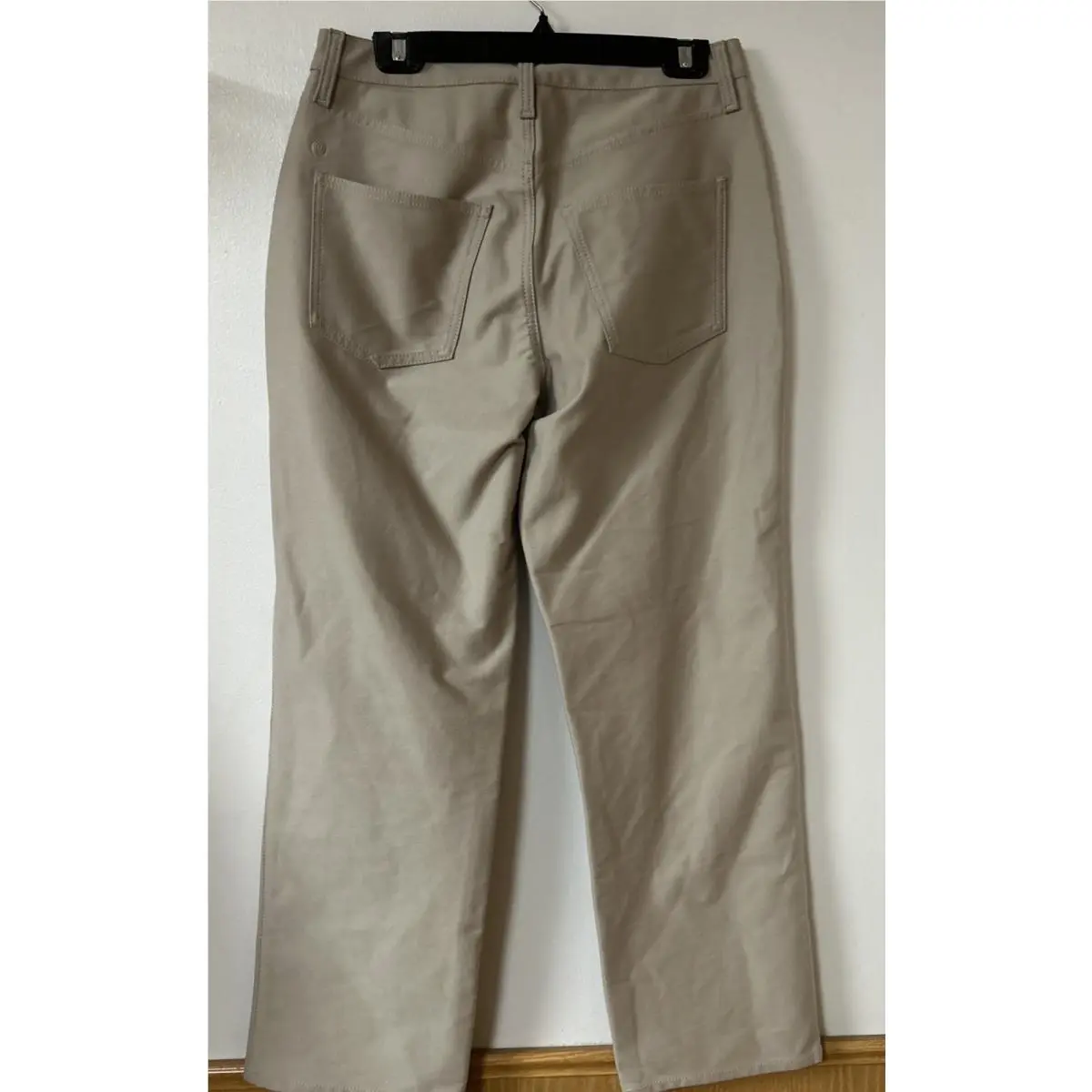 Lululemon clothing - Beige 2