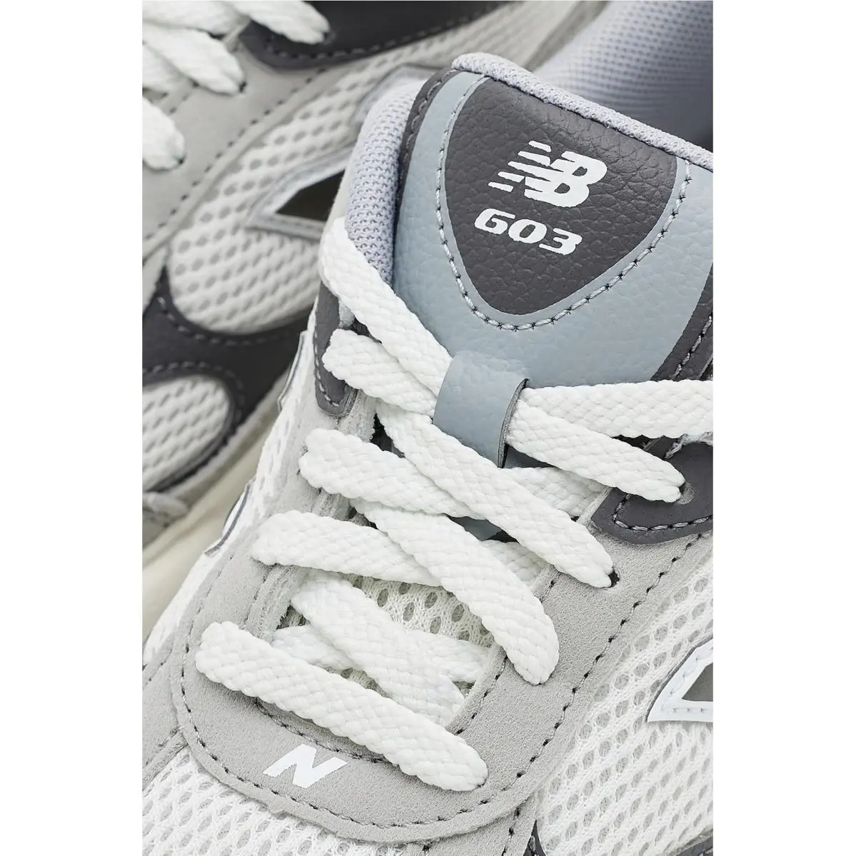 New Balance shoes - Black/Black 32