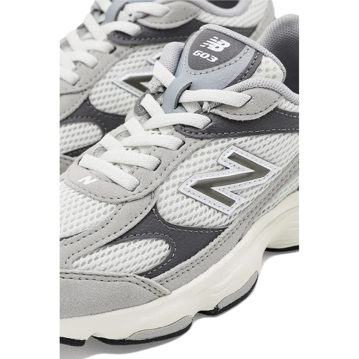New Balance shoes - Black/Black 32