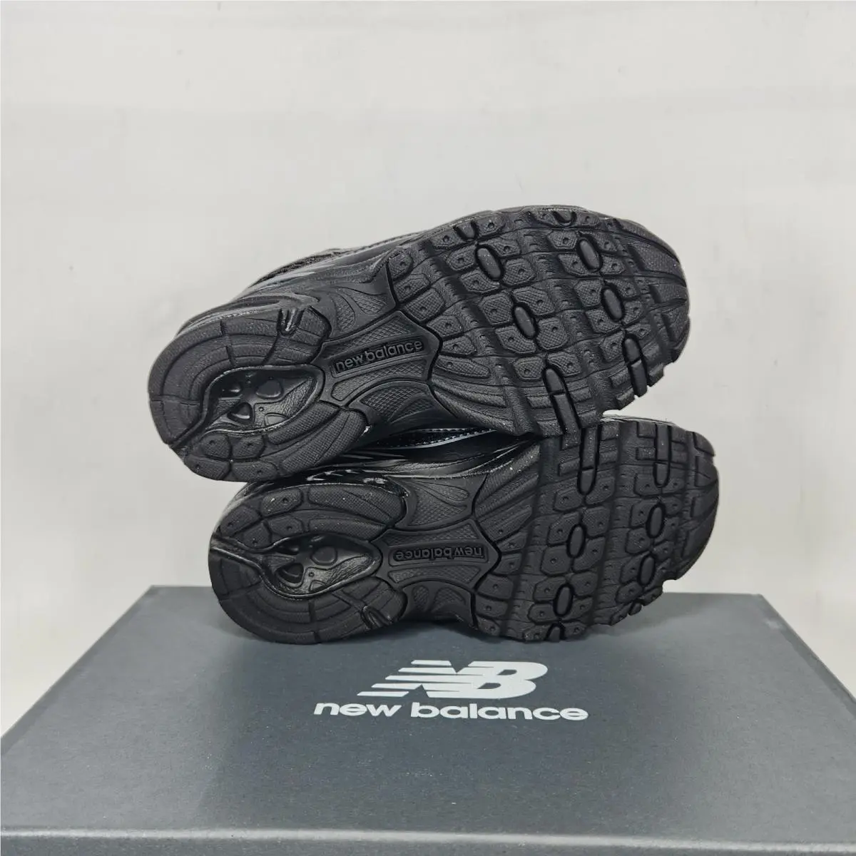 New Balance shoes - New Balance 740 - Black 5
