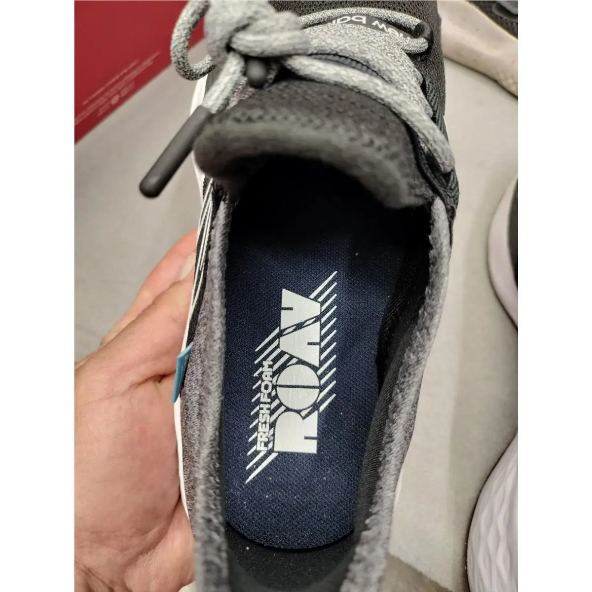 New Balance shoes - New Balance Fresh Foam Roav - Black 8