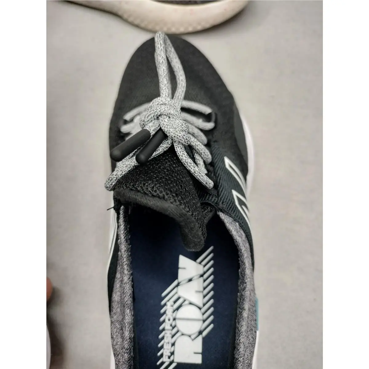 New Balance shoes - New Balance Fresh Foam Roav - Black 9